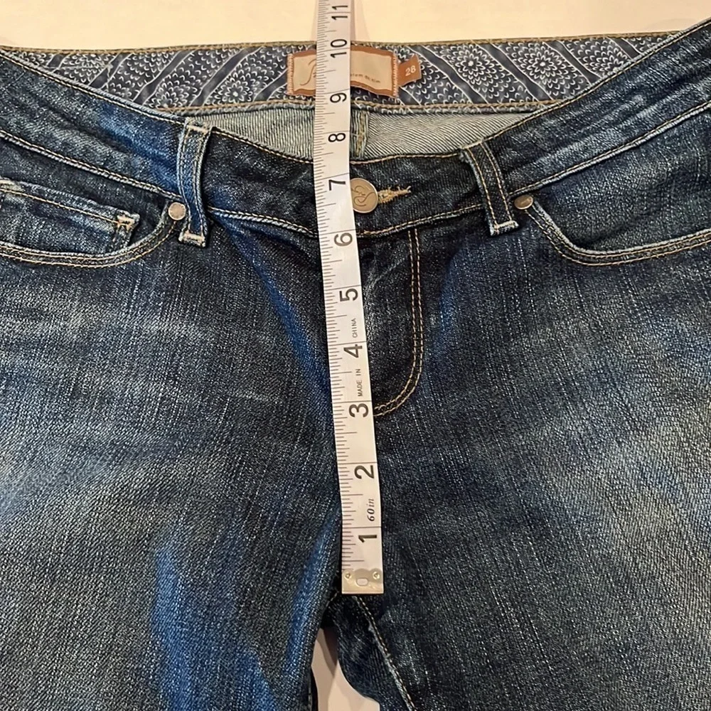 Paige Premium Denim Laurel Shorts Size 28